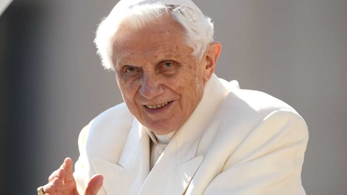 Benedikt XVI. pod těžkou palbou kvůli zneužívání. V německé církvi to vře